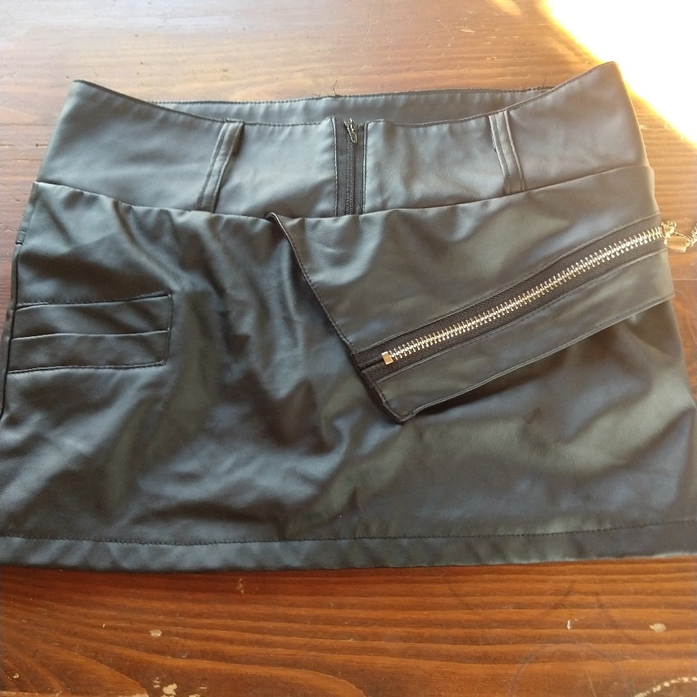 Faux leather mini skirt